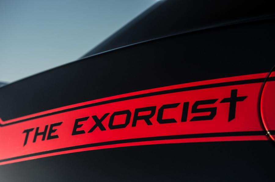 Логотип Chevrolet Camaro ZL1 HPE1000 The Exorcist by Hennessey 2017 года  (фото 4 из 30)
